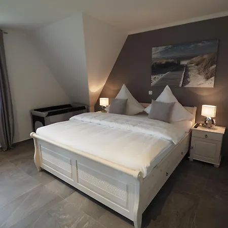 Prázdninový dům Direkt Am Waldrand Gelegenes Zweifamilien Reetdachhaus Mit Sauna Und Kaminofen *