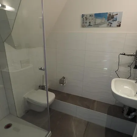 Prázdninový dům Direkt Am Waldrand Gelegenes Zweifamilien Reetdachhaus Mit Sauna Und Kaminofen Rerik