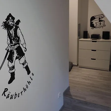 Prázdninový dům Direkt Am Waldrand Gelegenes Zweifamilien Reetdachhaus Mit Sauna Und Kaminofen