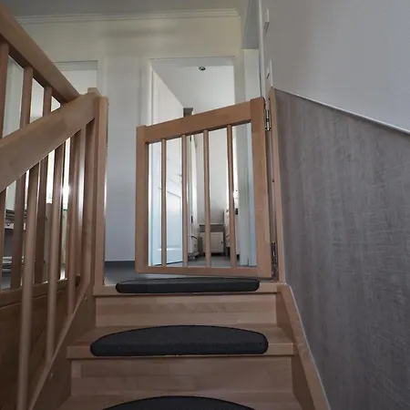 Prázdninový dům Direkt Am Waldrand Gelegenes Zweifamilien Reetdachhaus Mit Sauna Und Kaminofen *