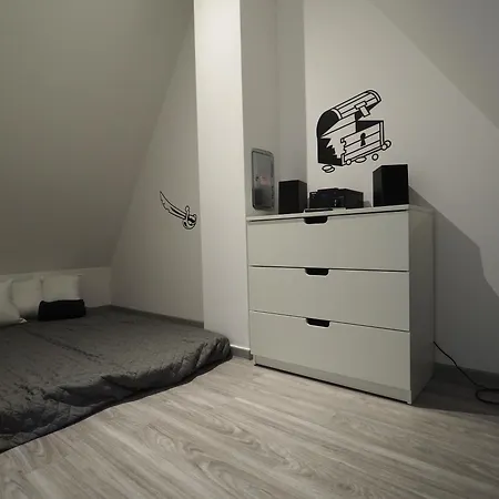 Direkt Am Waldrand Gelegenes Zweifamilien Reetdachhaus Mit Sauna Und Kaminofen *