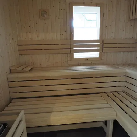 Direkt Am Waldrand Gelegenes Zweifamilien Reetdachhaus Mit Sauna Und Kaminofen Prázdninový dům Rerik